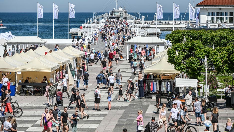 Z jednej strony nagłówki: „Drożyzna”, „paragony grozy”, z drugiej - zalewające Internet zachwyty nad rajskimi plażami w Albanii, Grecji i Bułgarii. Ten hejt na wakacje w kraju stał się nieznośny