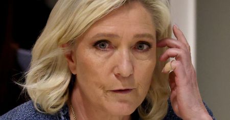 Tak kiedyś wyglądała Marine Le Pen. Blond włosom jest wierna od nastoletnich lat. Bardzo się zmieniła?