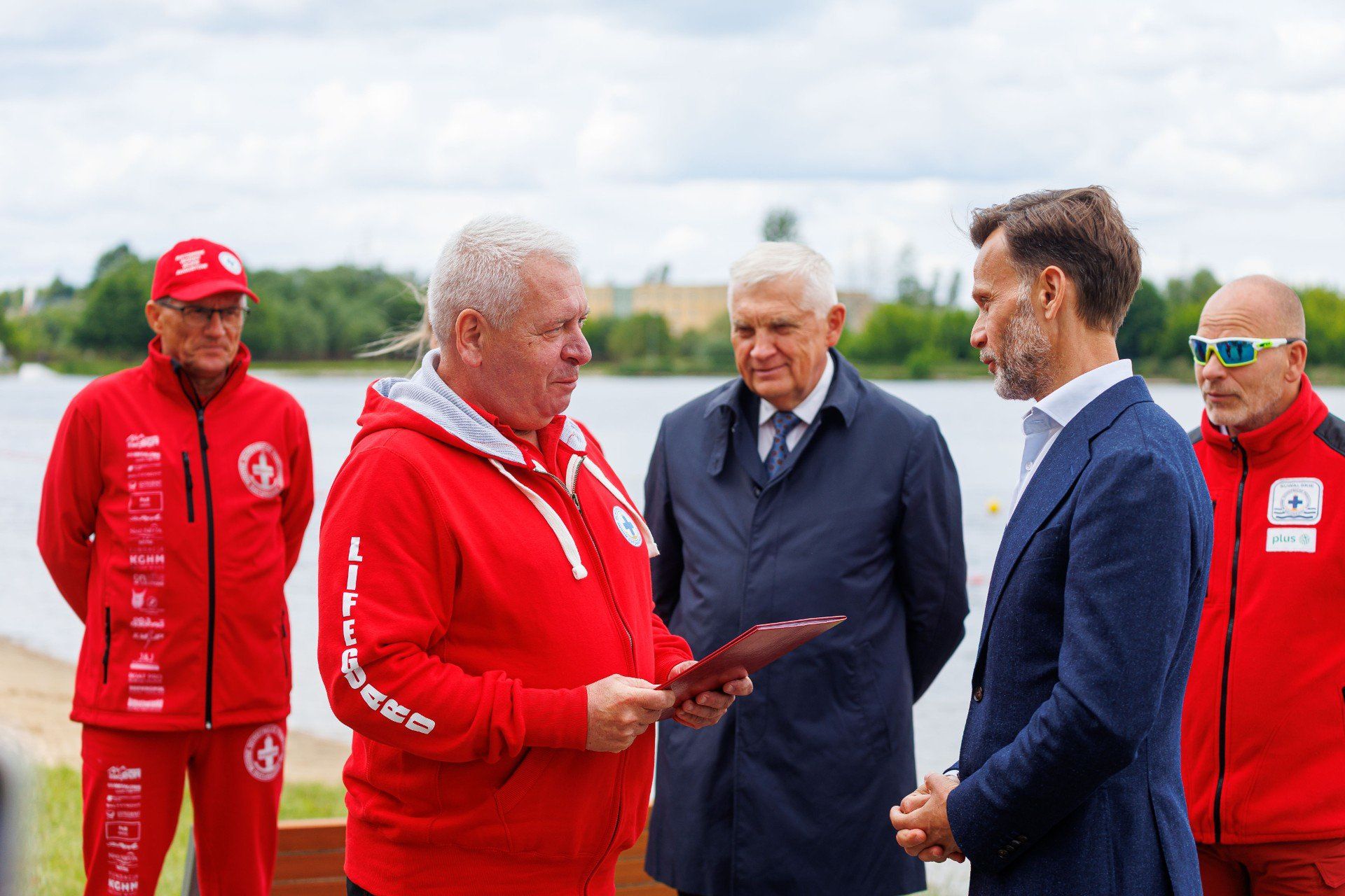 Przekazanie umów wsparcia podlaskim jednostkom WOPR