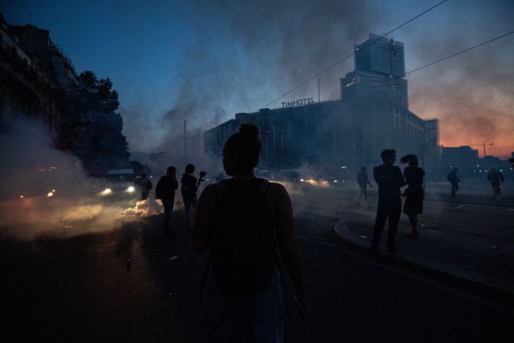 Francja. Ogień, gaz i kamienie - nasilają się protesty w Paryżu