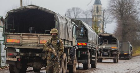 Wypadek ciężarówki wojskowej. Ranni żołnierze USA
