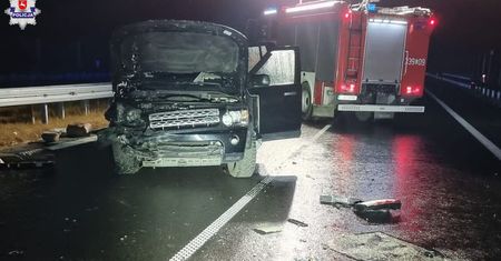 Tragedia na S19. Osobówka rozpadła się na kawałki