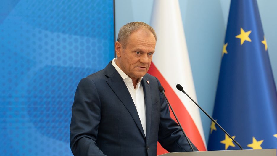 WARSAW, POLAND - 2024/08/09: Prime Minister Donald Tusk speaks during a press conference. The Prime Minister of Poland, Donald Tusk, participated in a press conference where he oversaw the signing of an inter-ministerial agreement. The agreement was signed by Adam Bodnar (Minister of Justice), Tomasz Siemoniak (Minister of the Interior and Administration), and Andrzej Domanski (Minister of Finance). The focus of this agreement is to coordinate efforts within their departments to "prepare a set of proposals aimed at preventing the abuse of power and the misuse of government positions for personal gain."
Prime Minister Tusk initiated the signing of this agreement, highlighting significant abuses within a "closed system" that allegedly operated since 2016. It is estimated that these abuses, linked to individuals associated with the previous government and various state services, caused financial losses of around 25,288,000,000.00 United States Dollar. To date, the Prosecutor's Office has received 149 reports of alleged criminal activity related to this case. (Photo by Marek Antoni Iwaczuk/SOPA Images/LightRocket via Getty Images)