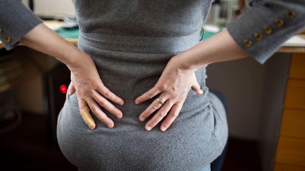 Ból pleców może być objawem raka