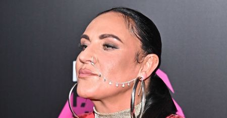 Wystrojona Kayah z oryginalną biżuterią oślepia BŁYSZCZĄCYMI NOGAMI na Party Fashion Night (ZDJĘCIA)
