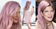 43-letnia Tori Spelling przefarbowała się na różowo! (ZDJĘCIA)