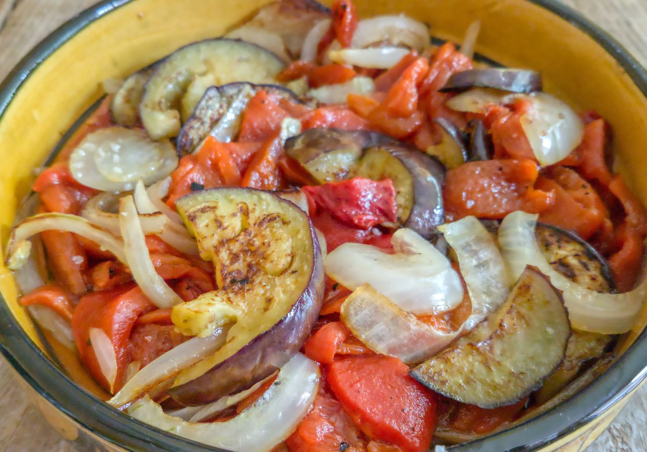 Hiszpańska sałatka z pieczonych warzyw