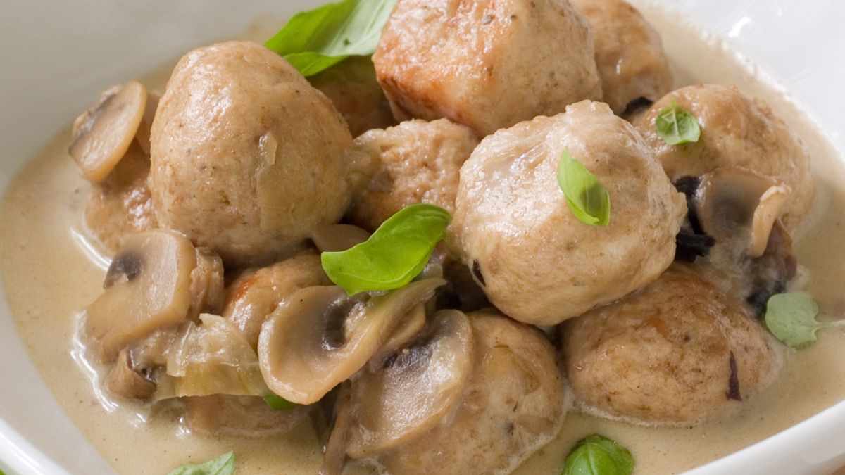 Klopsiki w sosie grzybowym są aromatyczne