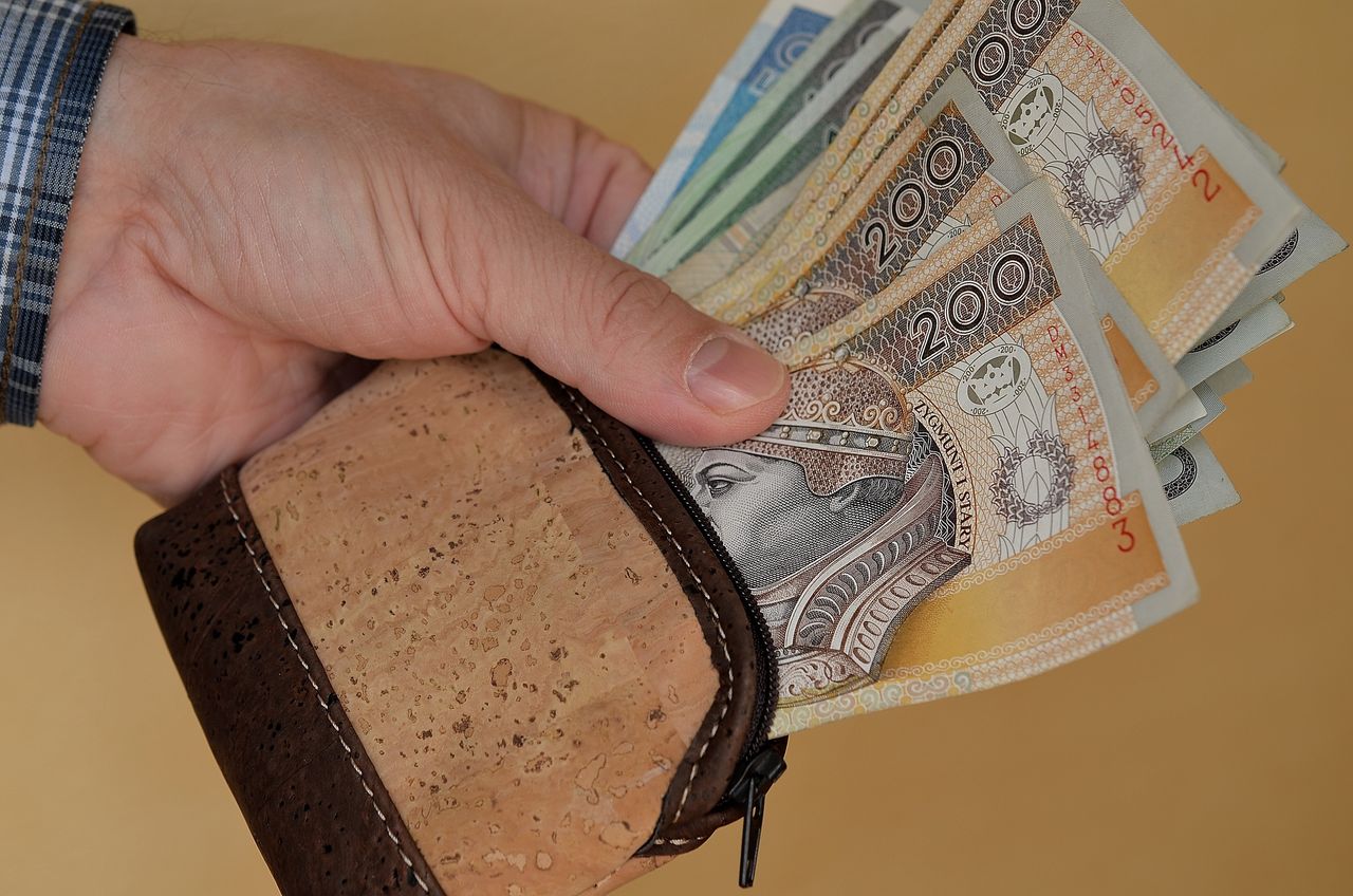 Od 1 stycznia 2024 r. będą obowiązywały nowe limity transakcji gotówkowych. Posłowie PiS chcą ich zniesienia