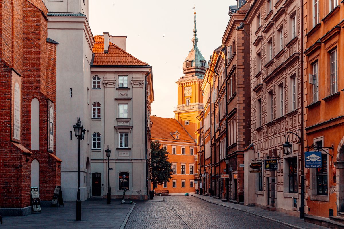 Warszawa: 7 najstraszniejszych miejsc. Nie do wiary, jak dziwne historie się z nimi wiążą