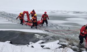 Był 500 m od brzegu. "Nie wykazuje żadnych ruchów". Akcja w Pucku