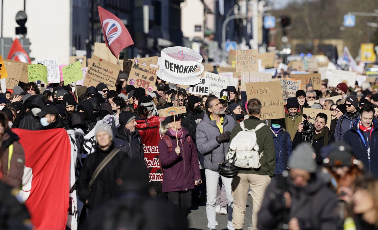 Tysiące Niemców na ulicach. Protestują przeciwko "paktom z faszystami"