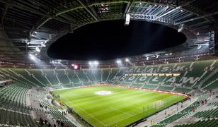 Koronawirus. Wrocław. Reklama za złotówkę na stadionie Śląska