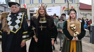 Jubileusz 700-lecia Chęcin. W korowodzie uczestniczyło kilkaset osób