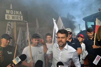 Protest rolników. Zablokowana trasa S8. Kołodziejczak: Tusk robi kabaret