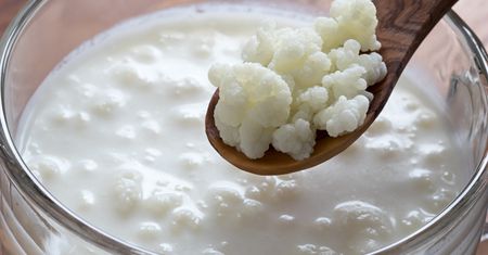 Wypij kefir o konkretnej porze. Zdziała cuda w organizmie