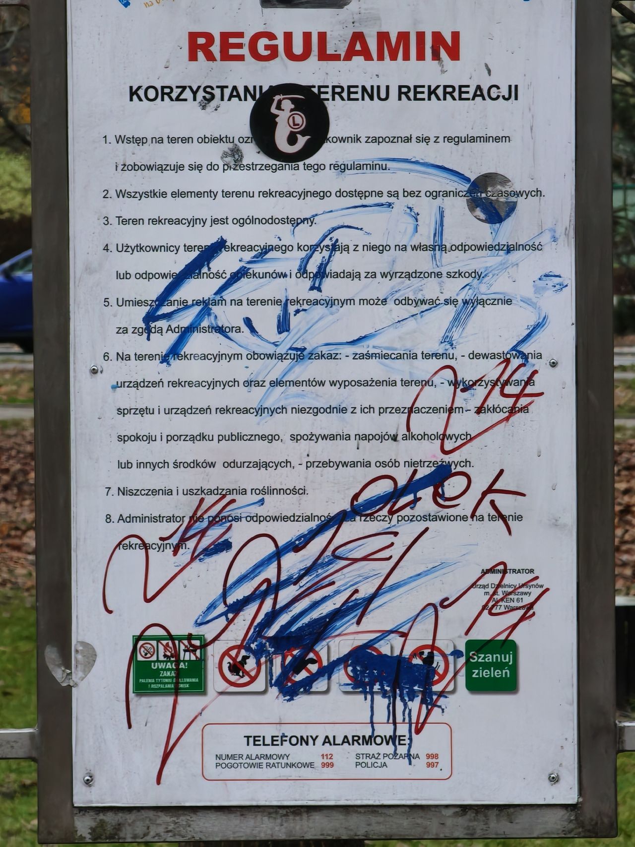 Dziesięć wartości zoomu, które pokazują jak szczegółowe są zdjęcia i co stara się uczynić z detalami funkcja AI. Kolejno zoom x0.6, x1, x2, x3, x6, x10, x20, x30, x60, x120.