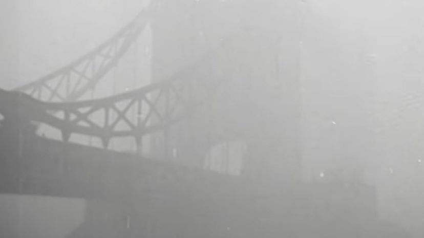 Mgła była tak gęsta, że nie było nic widać na dalej, jak 100 m.