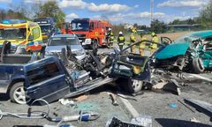 Mazowsze. Śmierć na krajowej "dwójce". Pojazdy doszczętnie zniszczone