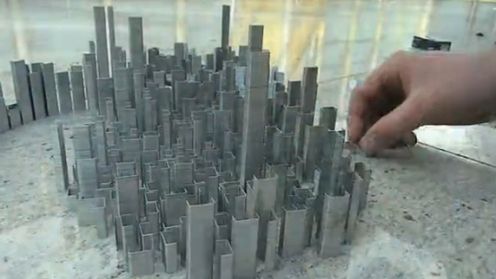 Ogromne miasto ze... zszywek [wideo] 1