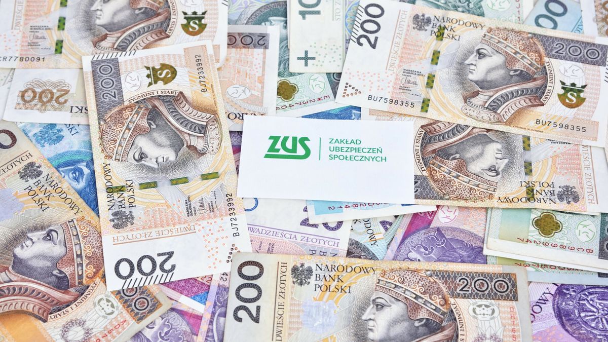 Stock Bart?omiej Magierowski
Fot. Bartlomiej Magierowski/East News. Wroclaw 22.02.2025. Zdjecie ilustracyjne - pieniadze, finanse. N/z: pieniadze i logo ZUSu.
Bartlomiej Magierowski