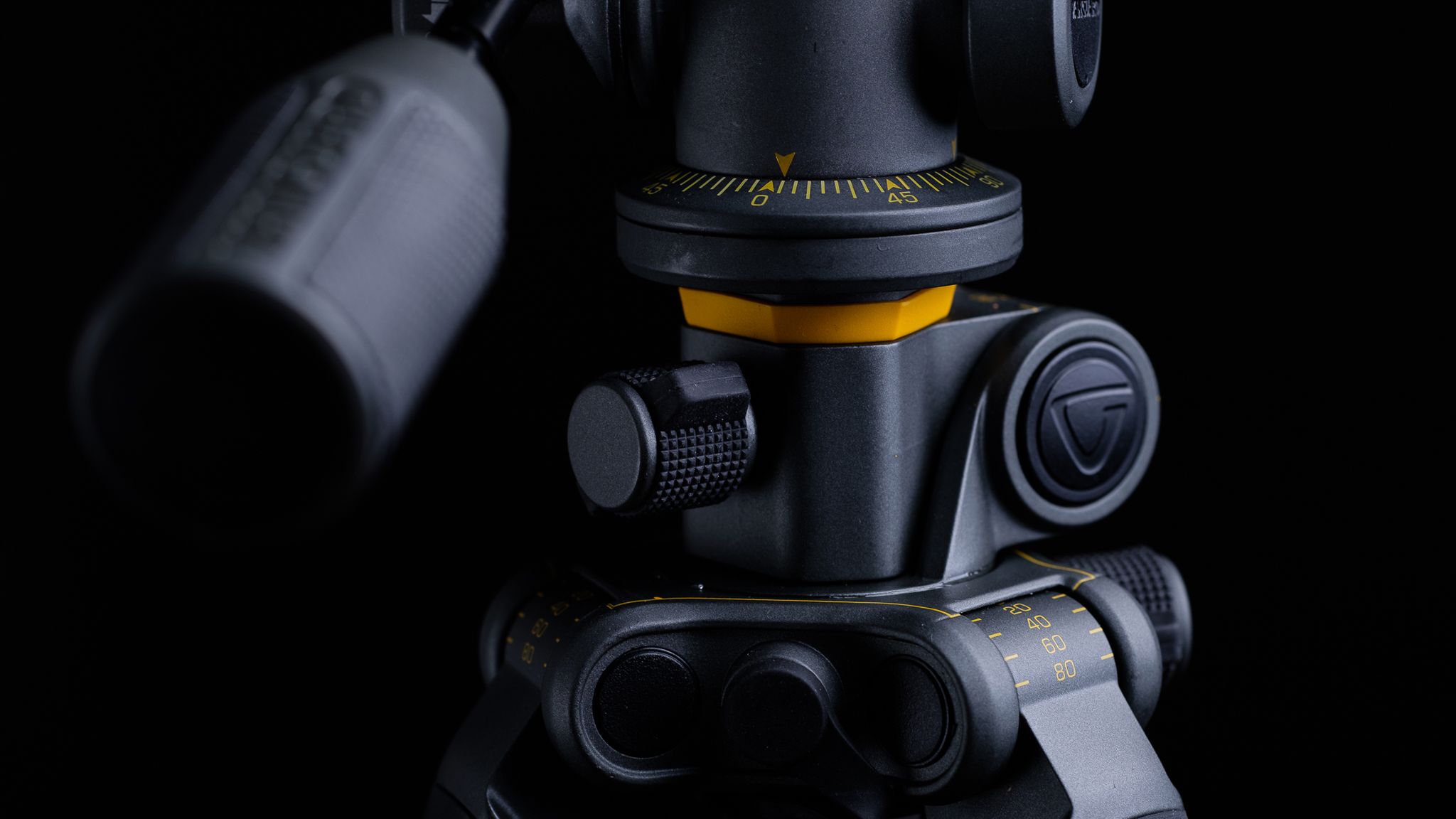 Vanguard Alta Pro 2+ 263AP - mały statyw do studia. Jak się sprawdza? 5