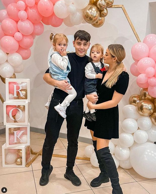 Sylwia Przybysz i Jan Dąbrowski z córkami