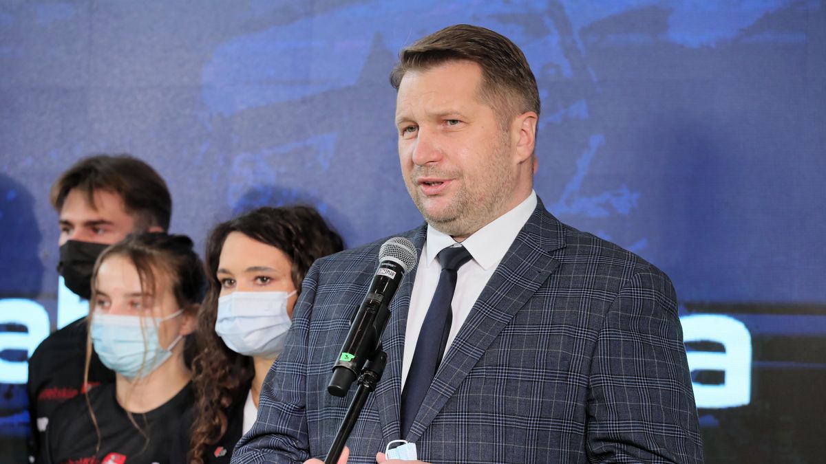 Nauczyciele odrzucają propozycje resortu Przemysława Czarnka - według planu ministerstwa mieliby pracować więcej za te same pieniądze  