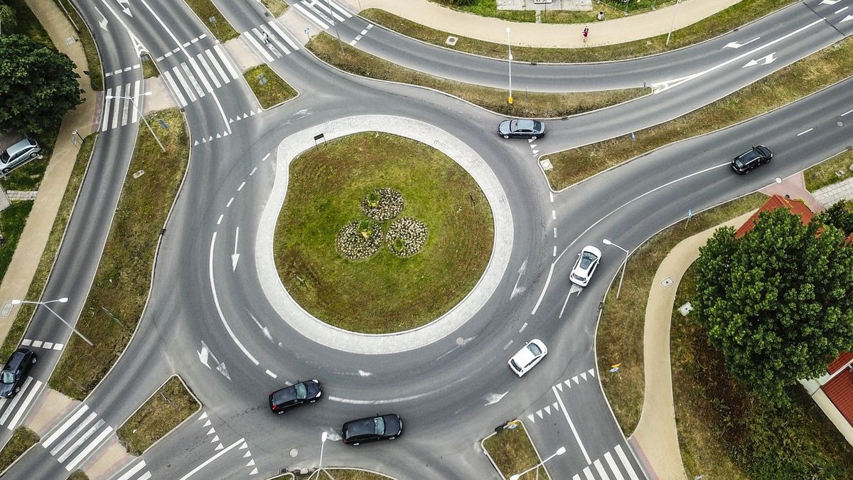 Rondo budzi wiele kontrowersji. Zwłaszcza w kwestii kierunkowskazów