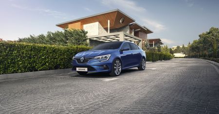 Renault Megane GrandCoupe niespodziewanie wraca do oferty. I zaskakuje ceną