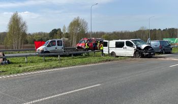 Nowy Tomyśl: Wypadek na A2. Bus przewrócił się na dach