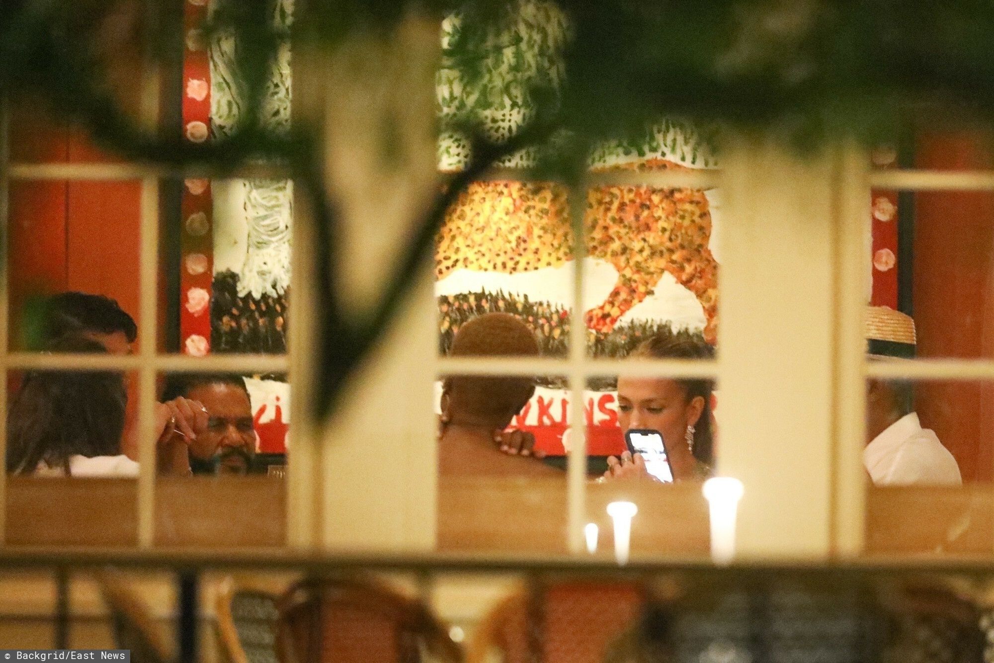 Jennifer Lopez "przyłapana" na kolacji z przyjaciółmi