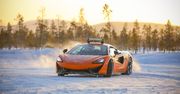 Kierowca mclarena porzucił auto na środku skrzyżowania. Nie mógł przejechać przez śnieg