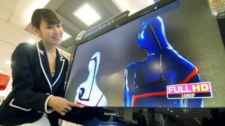 LG 47LB90FD upiększony kamieniami Swarovskiego 1