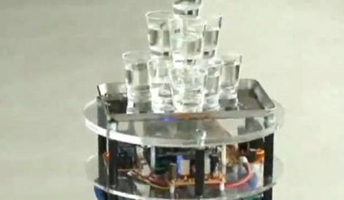 Balansujący japoński robot postawi Ci setkę czystej (wideo)
