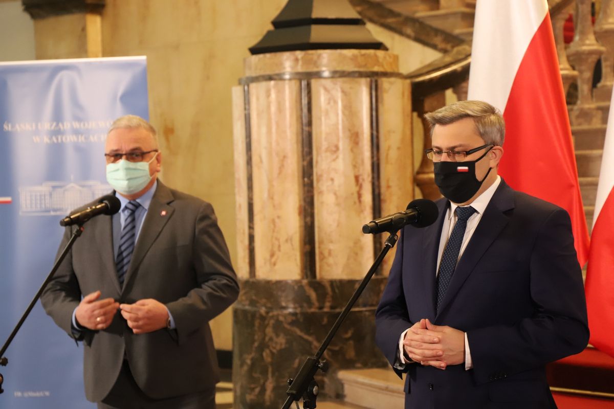 Katowice. Wojewoda śląski Jarosław Wieczorek poinformował o akcji testowania na obecność koronawirusa wśród nauczycieli.