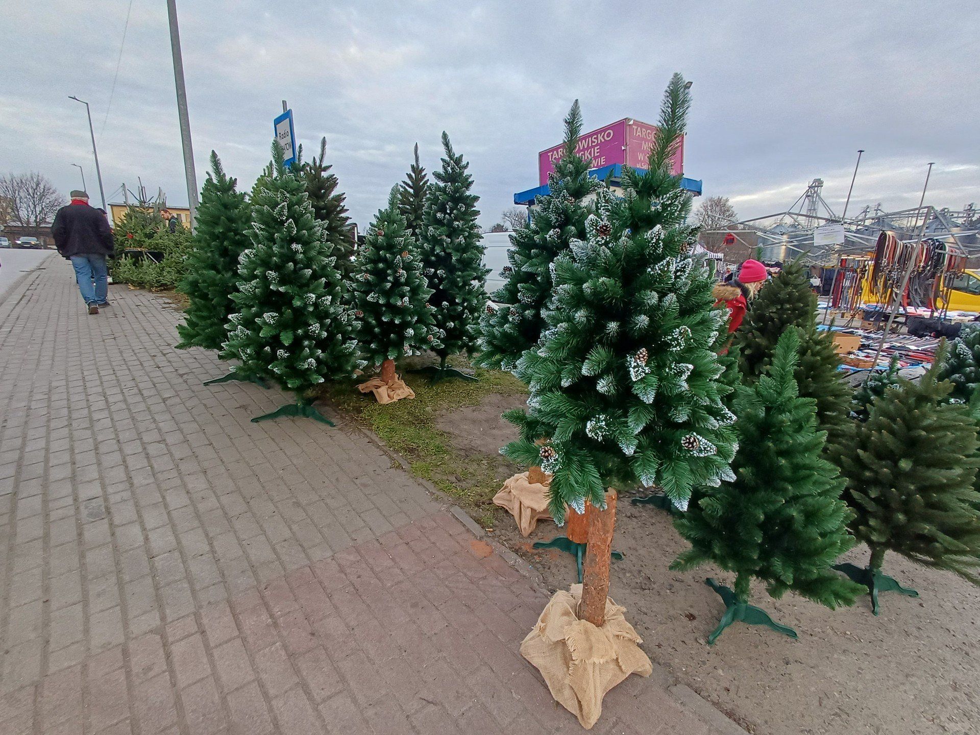 W sprzedaży są choinki sztuczne