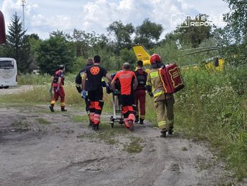 Gołków: Mężczyzna spadł z wysokości. Na pomoc ruszyli strażacy, ratownicy i załoga LPR