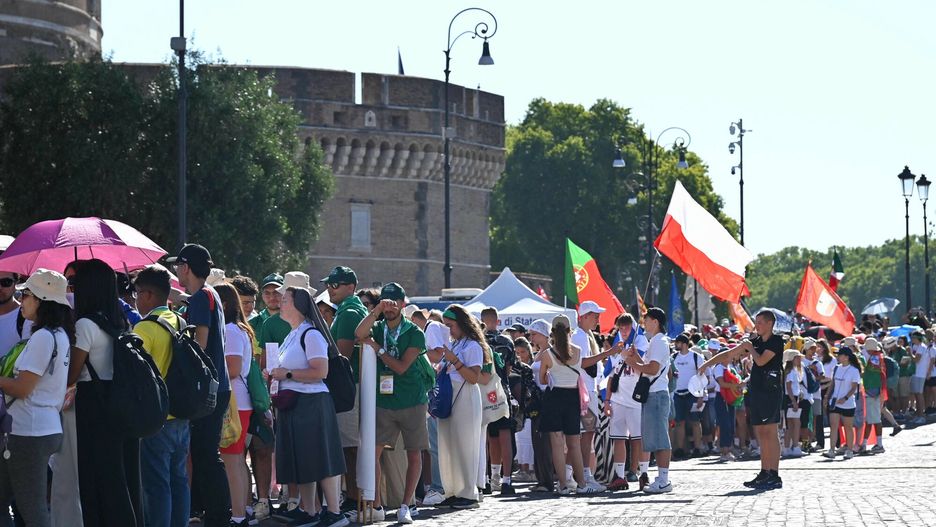 Temporary
Young people, faithful and pilgrims stand in line as they gather to participate in the Jubilee of Youth in Rome on July 31, 2025. However, at least 1 million people are expected to attend the final Mass on August 3, 2025, with Pope Leo XIV in Rome's Tor Vergata neighbourhood. (Photo by Alberto PIZZOLI / AFP)
ALBERTO PIZZOLI
