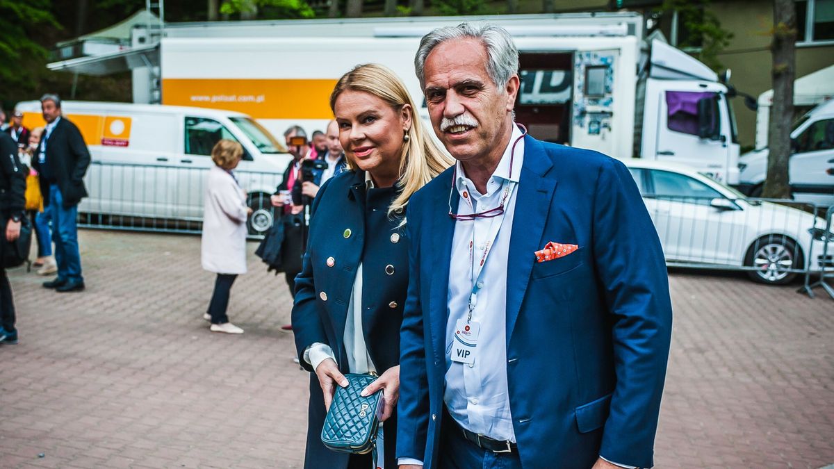 Polsat SuperHit Festiwal 2017 - 1 dzien
26.05.2017 - Sopot, Polsat SuperHit Festiwal 2017 Koncert Platynowy N/z Zygmunt Solorz-Zak  i Malgorzata Nawrocka  Fot. Karol Makurat/REPORTER
Karol Makurat/REPORTER