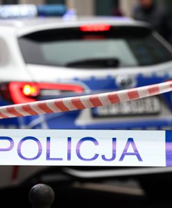 Siłowe wejście do mieszkania. W środku odkryto dwa ciała