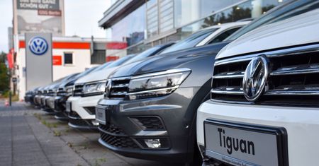 Volkswagen podnosi ceny aut spalinowych w Niemczech. Dealerzy niezadowoleni