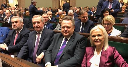 Jarosław Zieliński. Szeregowy poseł PiS z przywilejami ministra?