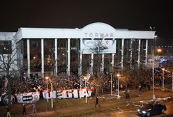 Tłumy pod stadionem Legii. Kibice protestowali przeciw obostrzeniom