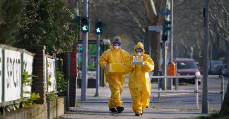 Koronawirus w Polsce. Ekspert: "zmierzamy w kierunku katastrofy humanitarnej"