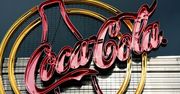 Coca-cola mniej sprzedaje, ale więcej zarabia