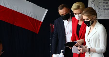 Wybory prezydenckie 2020. Zamieszanie z głosowaniem Kingi Dudy. Mamy komentarz