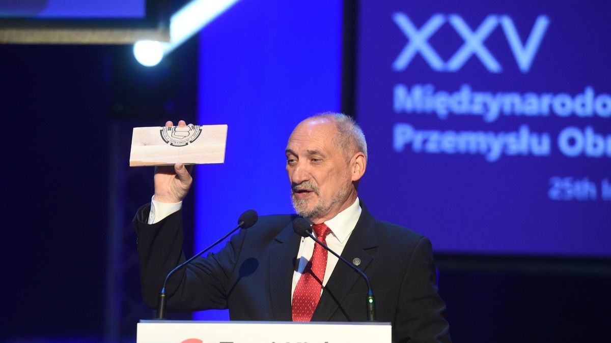 05.09.2017, Kielce. Antoni Macierewicz podczas Międzynarodowego Salonu Przemysłu Obronnego.