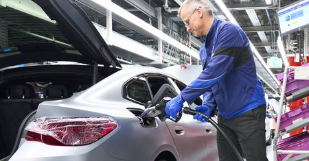 BMW tankowane nowym paliwem. HVO nadzieją spalinowej motoryzacji