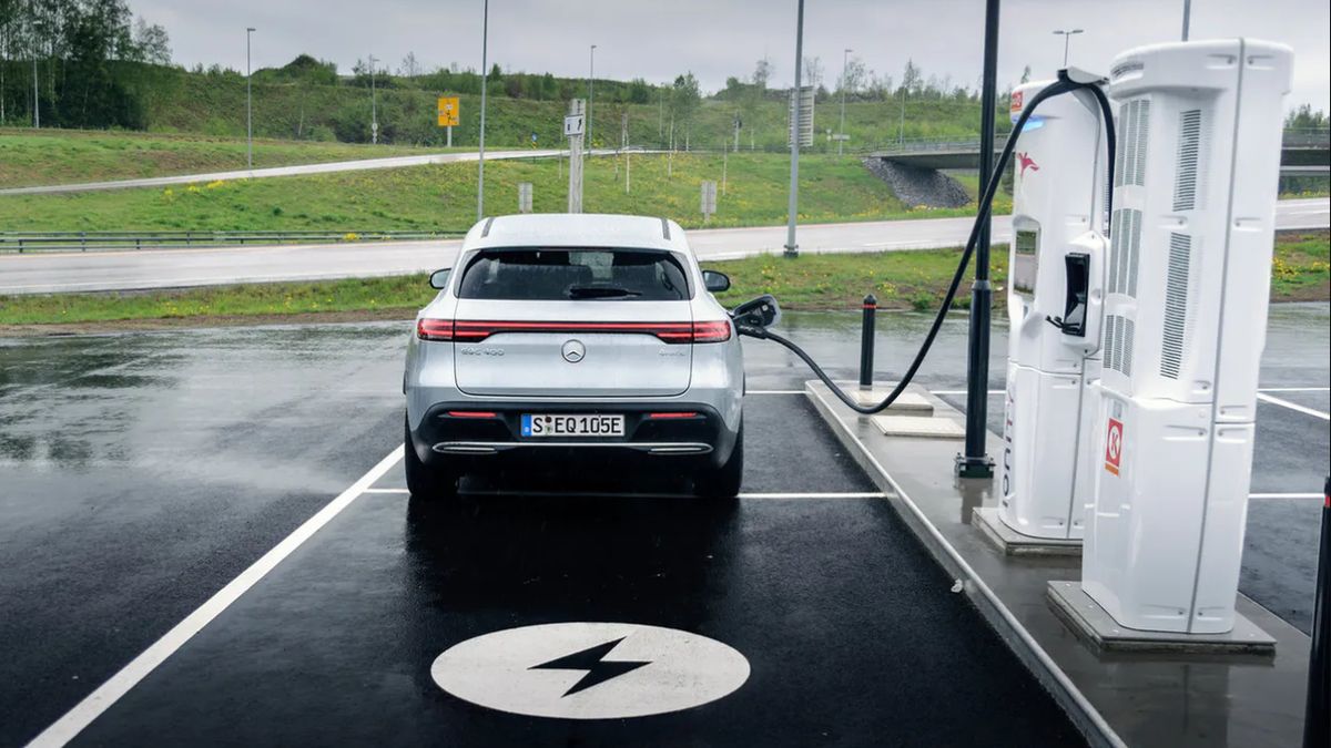 Elektryczne mercedesy sprzedają się poniżej oczekiwań. 